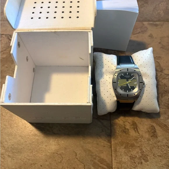 Diesel Watch - Picture 3 of 12